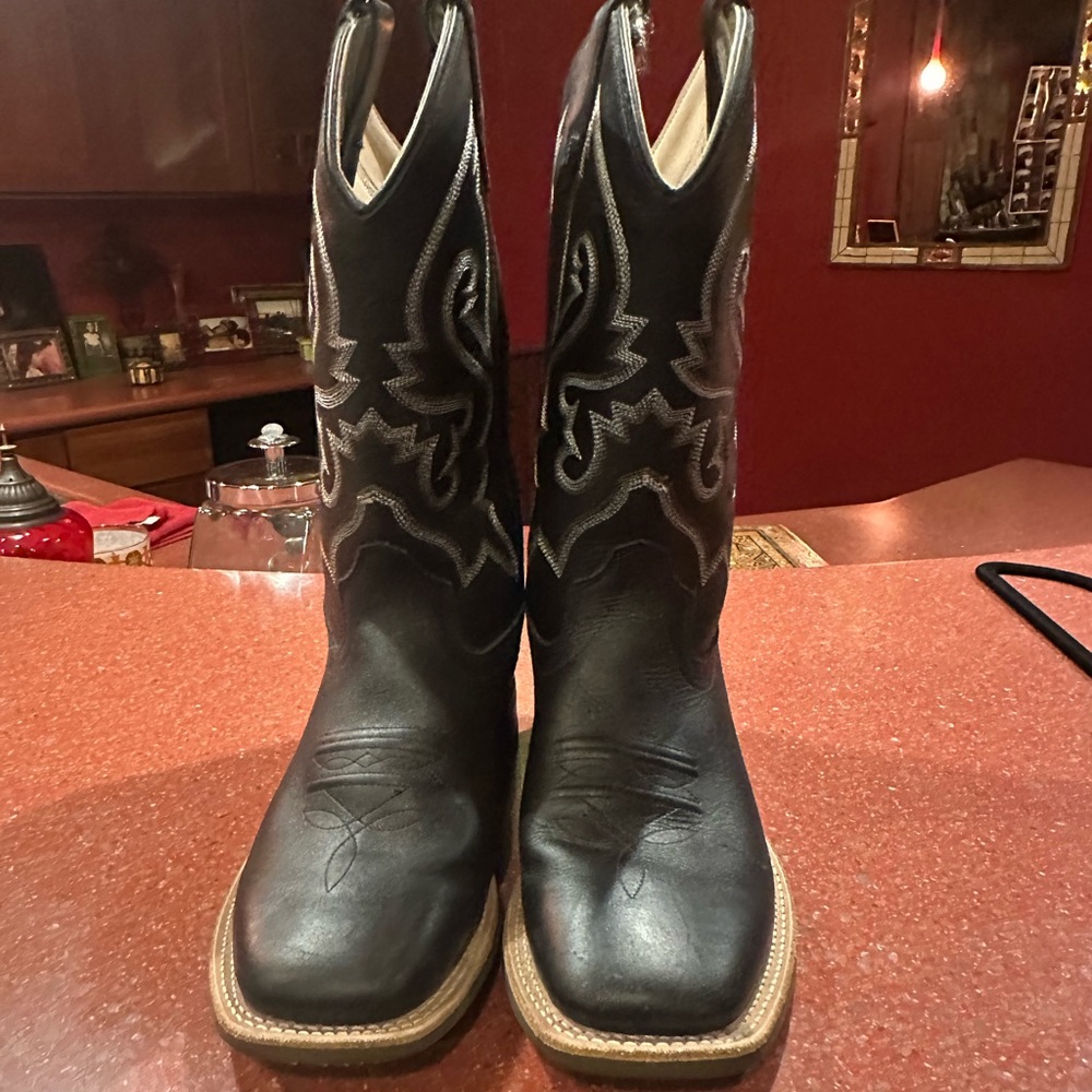 Elegant Black Western Cowboy Boots